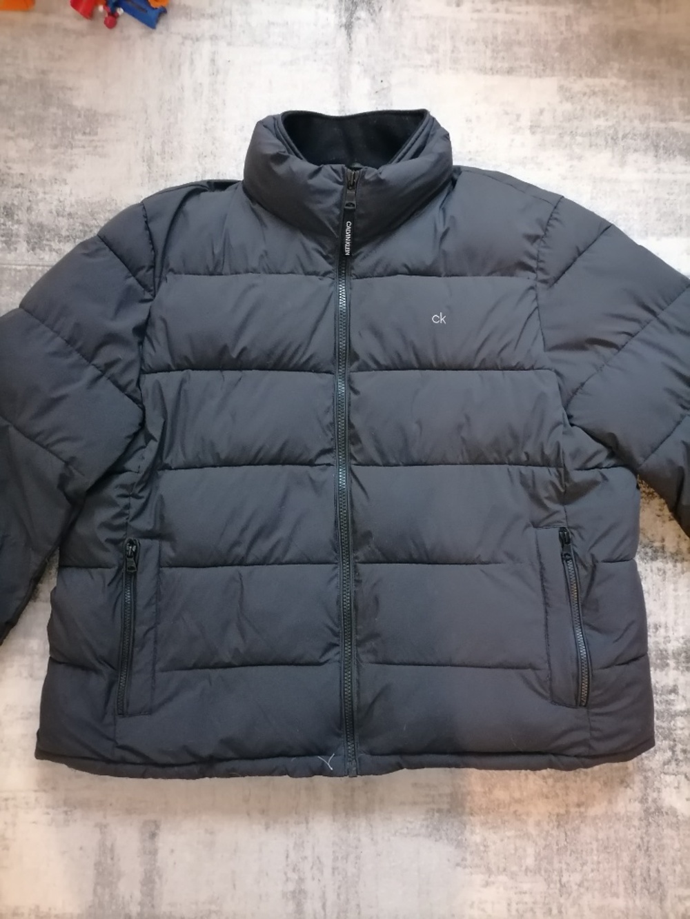 Calvin Klein - Picture 2 of 9